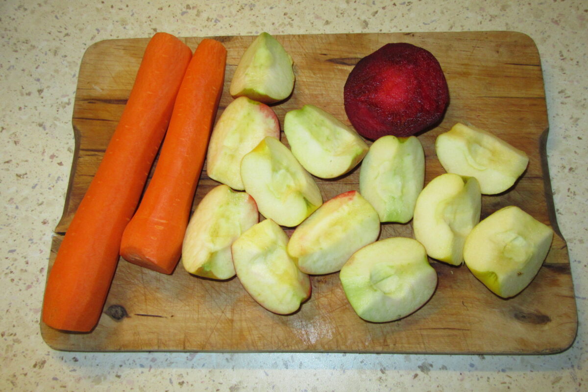 Sok z marchewki, jabłek i buraka